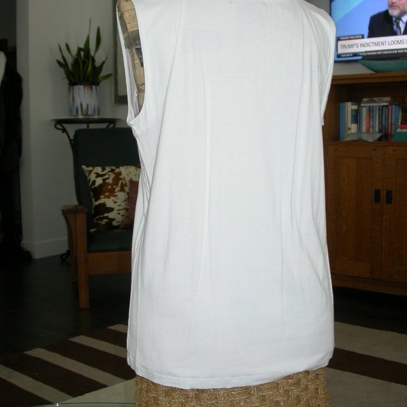 White Sleeveless Blouse - Picture 6 of 7